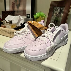 Purple Lavender Nike Shoes BNWT women’s 7.5 or youth 5.5